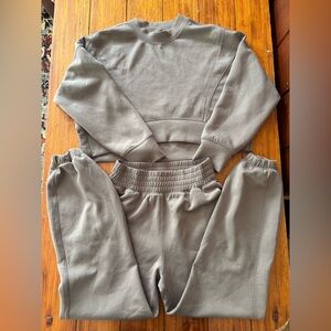 Abercrombie & Fitch Gray Sweatshirt and Joggers Set